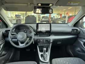 Toyota Yaris (2024) thumbnail 2