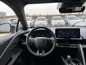 Toyota C-HR (2024) thumbnail 2