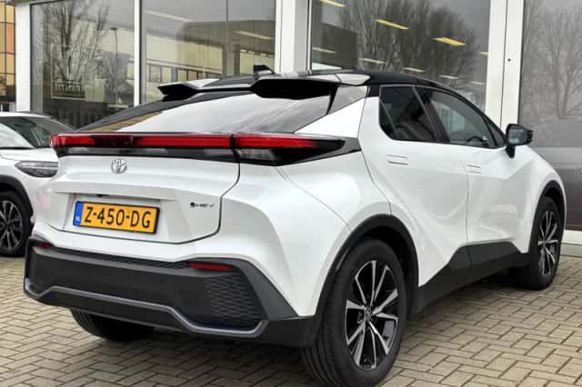 Toyota C-HR (2024) thumbnail 11