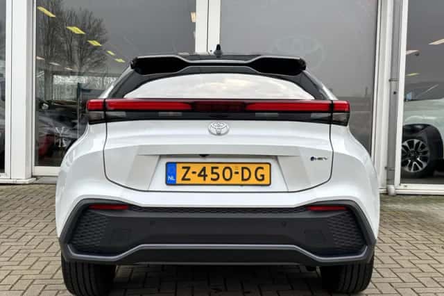 Toyota C-HR (2024) thumbnail 12