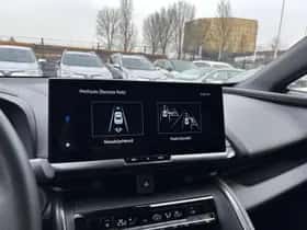 Toyota C-HR (2024) thumbnail 16