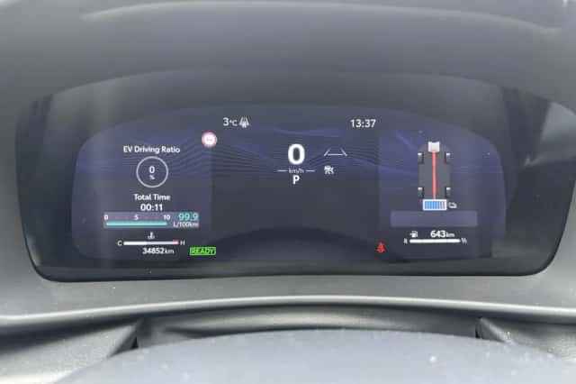 Toyota C-HR (2024) thumbnail 3