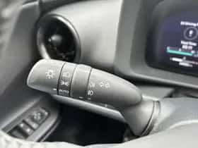 Toyota C-HR (2024) thumbnail 36
