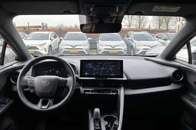 Toyota C-HR (2024) thumbnail 38