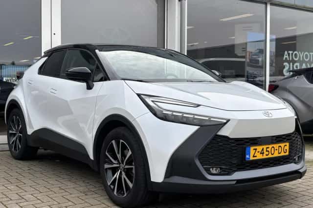 Toyota C-HR (2024) thumbnail 5