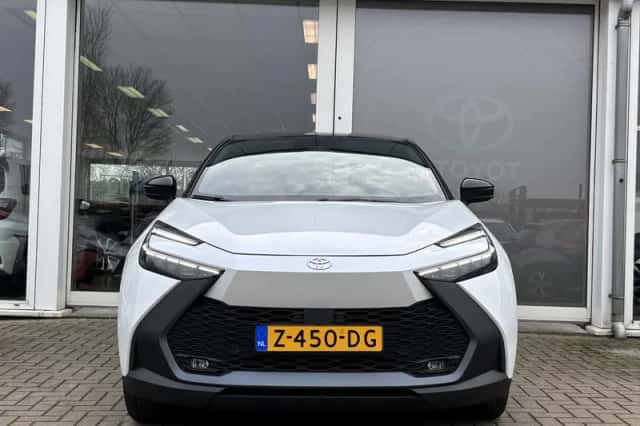 Toyota C-HR (2024) thumbnail 6
