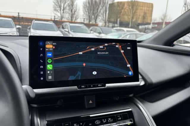 Toyota C-HR (2024) thumbnail 8