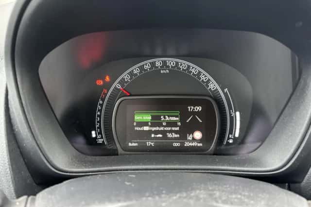 Toyota Aygo (2023) thumbnail 3