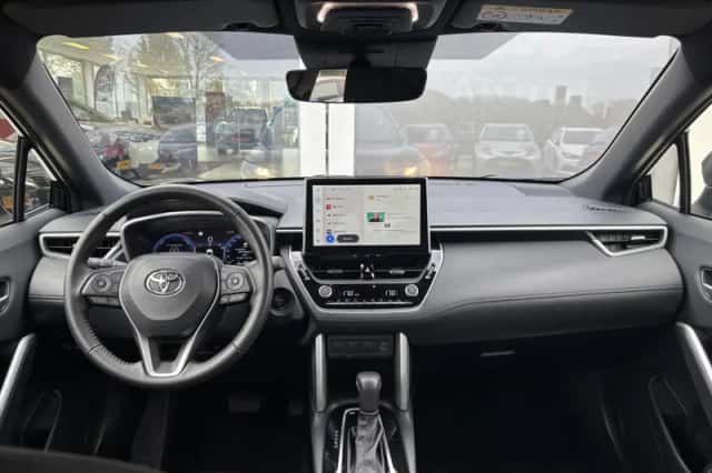 Toyota Corolla Cross (2024) thumbnail 2