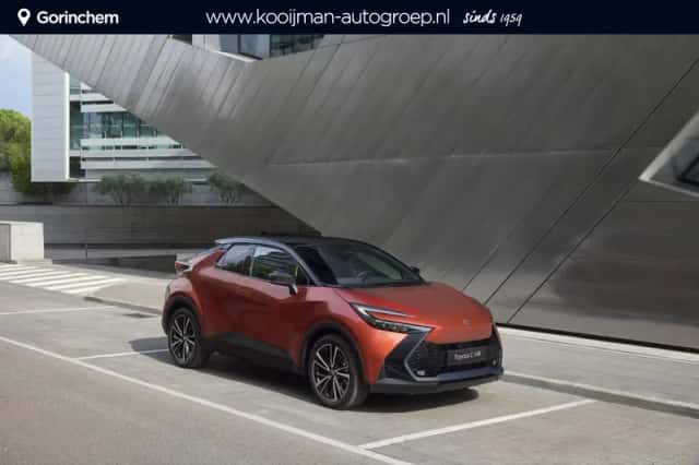 Toyota C-HR (2025) thumbnail 2