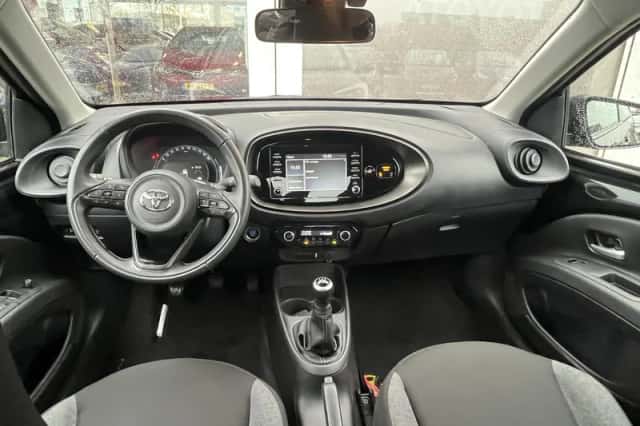 Toyota Aygo (2022) thumbnail 2