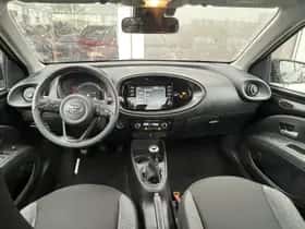 Toyota Aygo (2022) thumbnail 2