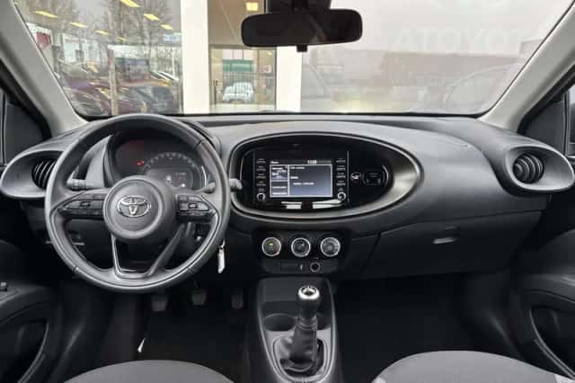 Toyota Aygo (2022) thumbnail 2