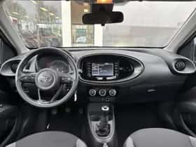 Toyota Aygo (2022) thumbnail 2