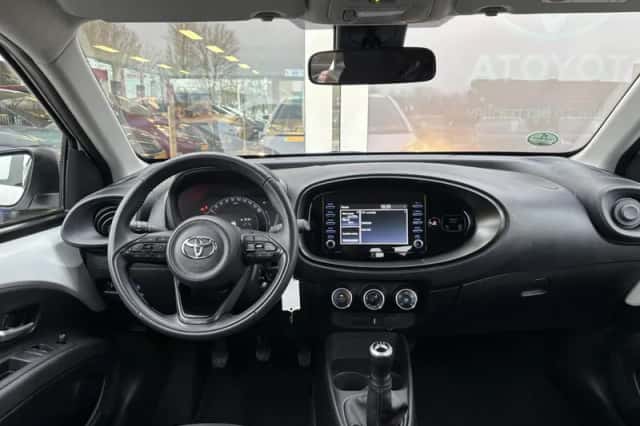 Toyota Aygo (2022) thumbnail 2