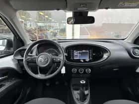 Toyota Aygo (2022) thumbnail 2