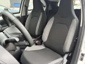 Toyota Aygo (2022) thumbnail 23