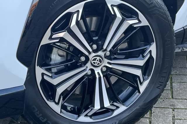 Toyota RAV4 (2025) thumbnail 18