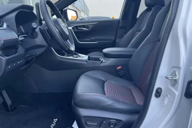 Toyota RAV4 (2025) thumbnail 23