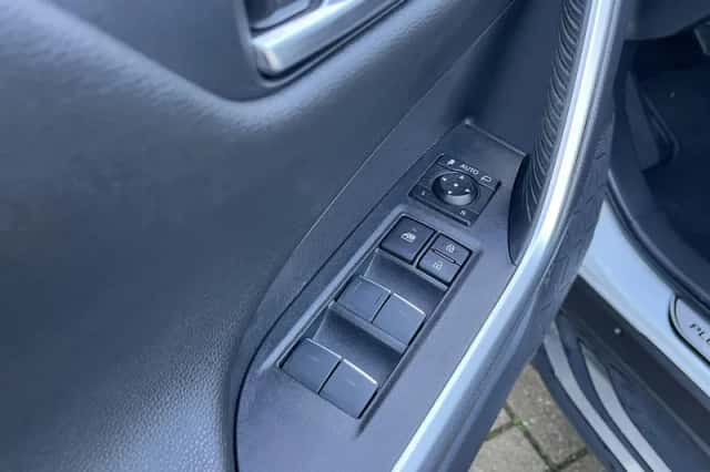Toyota RAV4 (2025) thumbnail 45