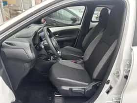 Toyota Aygo (2024) thumbnail 2