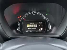 Toyota Aygo (2022) thumbnail 3