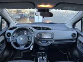 Toyota Yaris (2019) thumbnail 2