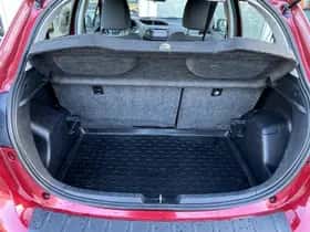 Toyota Yaris (2019) thumbnail 23