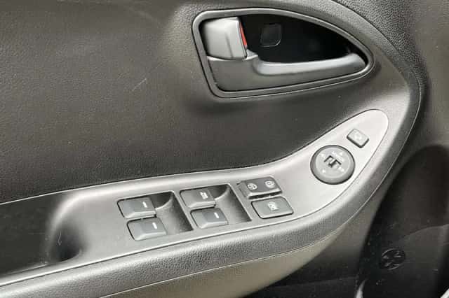 Kia Picanto (2013) thumbnail 9