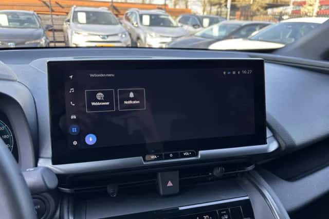 Toyota C-HR (2024) thumbnail 17