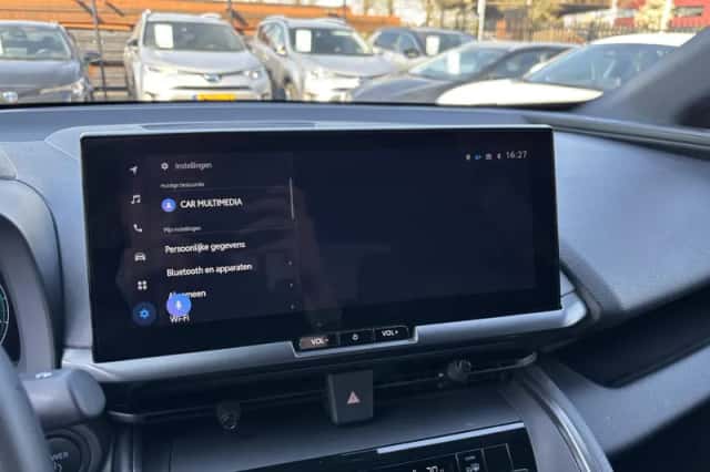 Toyota C-HR (2024) thumbnail 18