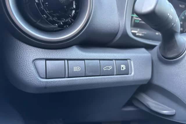 Toyota C-HR (2024) thumbnail 26