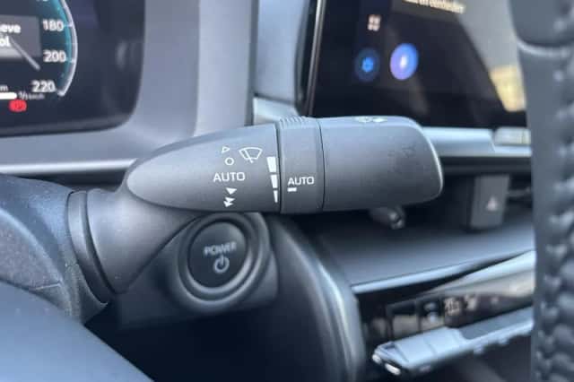 Toyota C-HR (2024) thumbnail 30