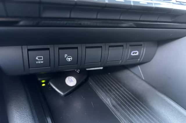 Toyota C-HR (2024) thumbnail 31