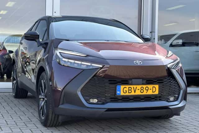 Toyota C-HR (2024) thumbnail 5