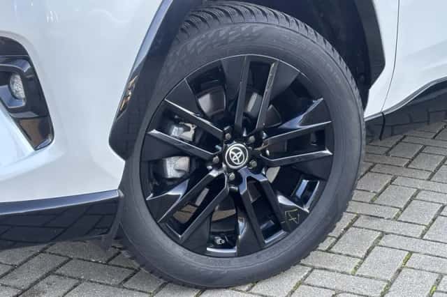 Toyota RAV4 (2025) thumbnail 2