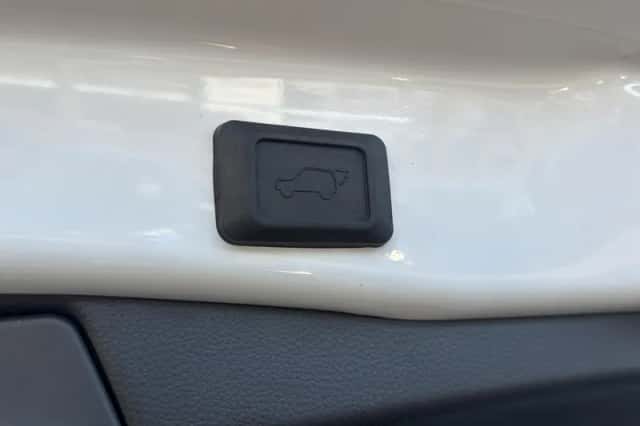 Toyota RAV4 (2025) thumbnail 15