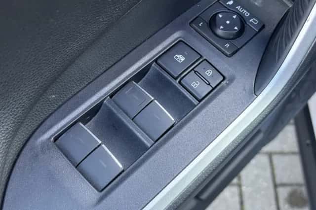 Toyota RAV4 (2025) thumbnail 18