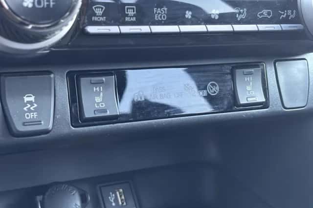 Toyota RAV4 (2025) thumbnail 30