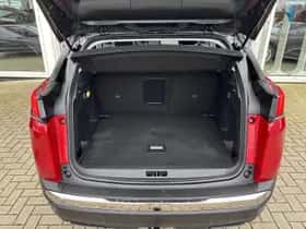 Peugeot 3008 (2018) thumbnail 11