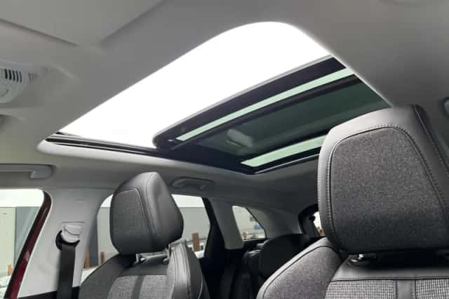 Peugeot 3008 (2018) thumbnail 14