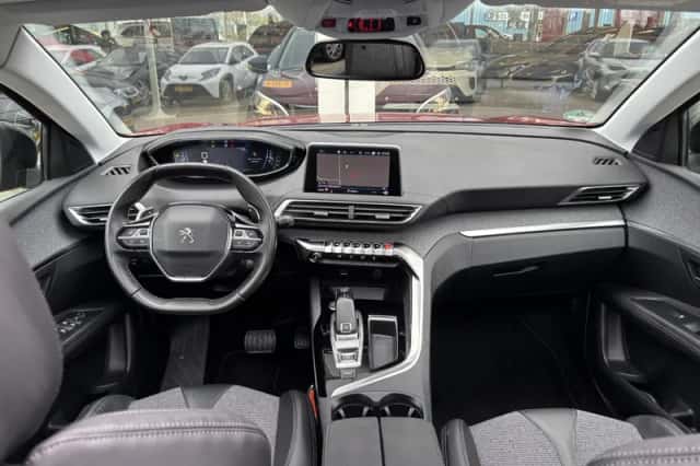Peugeot 3008 (2018) thumbnail 17
