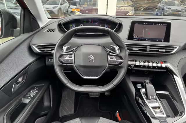 Peugeot 3008 (2018) thumbnail 18