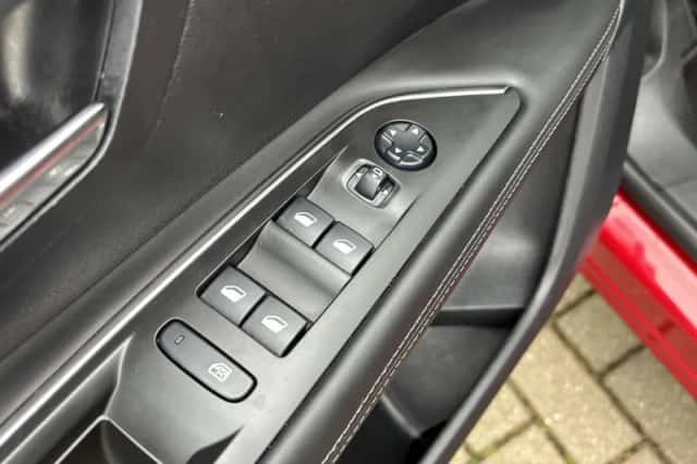 Peugeot 3008 (2018) thumbnail 19