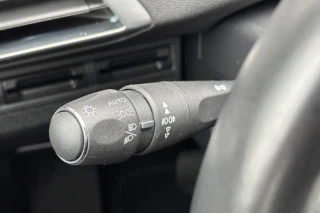 Peugeot 3008 (2018) thumbnail 20