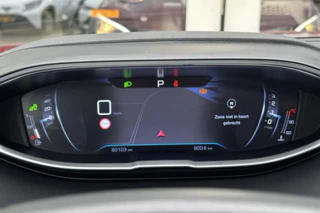 Peugeot 3008 (2018) thumbnail 21