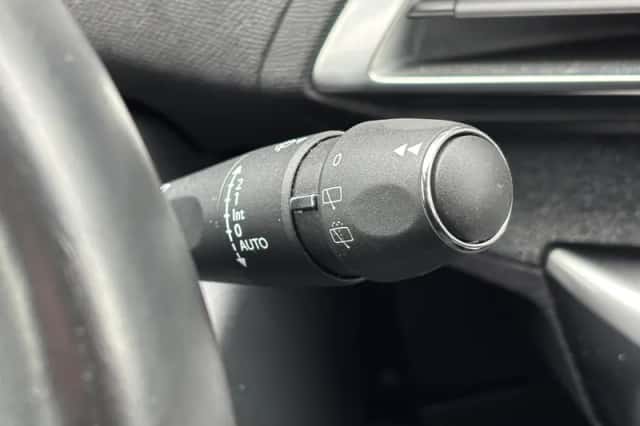 Peugeot 3008 (2018) thumbnail 25