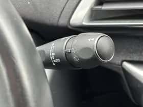 Peugeot 3008 (2018) thumbnail 25