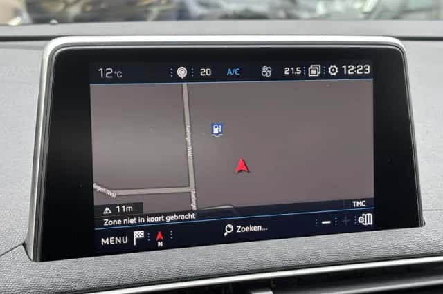 Peugeot 3008 (2018) thumbnail 28