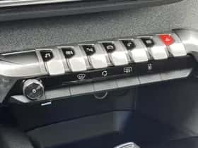 Peugeot 3008 (2018) thumbnail 29